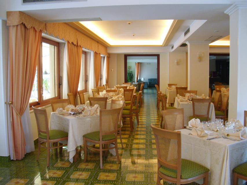 Hotel La Pergoletta Sant'Agata sui due Golfi Exterior photo