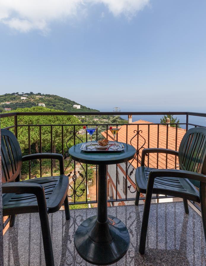 Hotel La Pergoletta Sant'Agata sui due Golfi Exterior photo