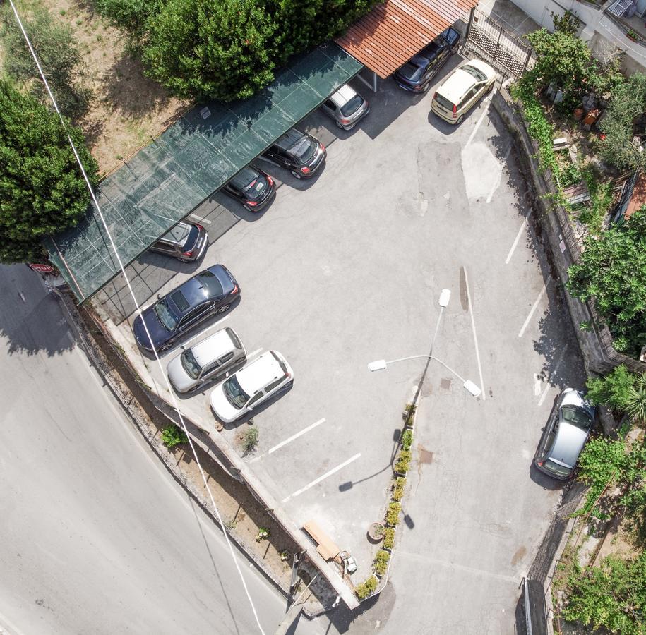 Hotel La Pergoletta Sant'Agata sui due Golfi Exterior photo